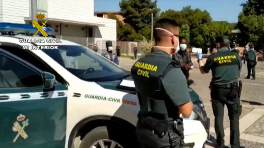 Control de la Guardia Civil a jornaleros. Foto: Guardia Civil
