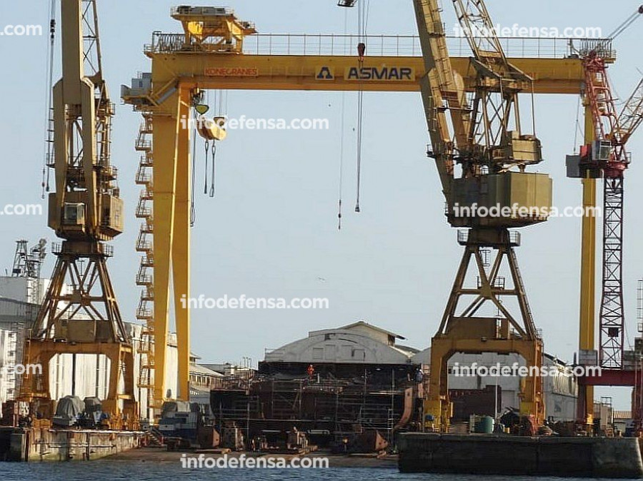 Los primeros bloques del buque en la grada de construcción de Talcahuano. Foto: Richard Brito Infodefensa.com
