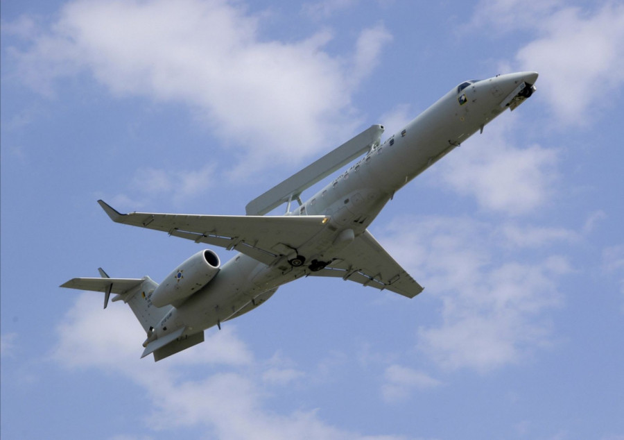 As aeronaves E-99 são progressivamente modernizadas na Embraer para a configuração E-99M. Foto: FABCB Silva Lopes