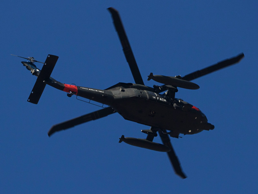 Uno de los Sikorsky MH-60M Black Hawk de la FACh que realizó la Evacam. Foto: Luis Quintana