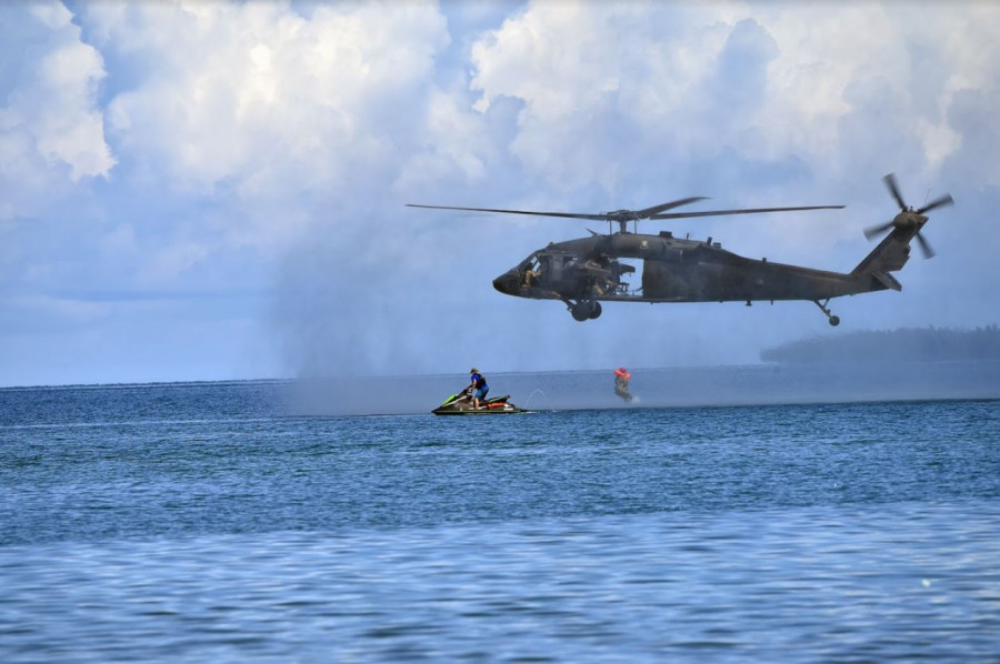 Un helicóptero de la USAF participó en un entrenamiento de rescate en el mar en Honduras. Foto: Southcom