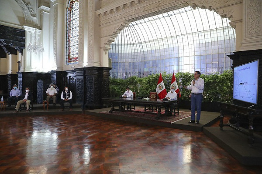 El presidente Martín Vizcarra explica la evolución del brote del Covid-19. Foto: Presidencia del Perú
