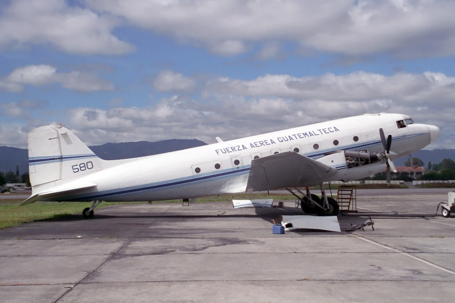 Avión Douglas C-47 de la Fuerza Aérea Guatemalteca. Foto: FAG