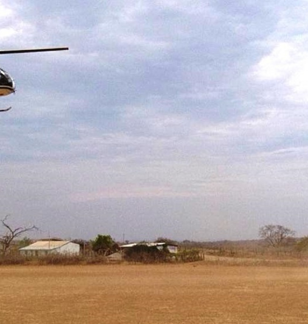 Despliegue de un blindado M113 y un helicóptero SA-315B. Fotos: Ejército Ecuatoriano