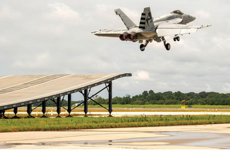 FA-18 Super Hornet utilizando una rampa para el despegue. Foto: US Navy