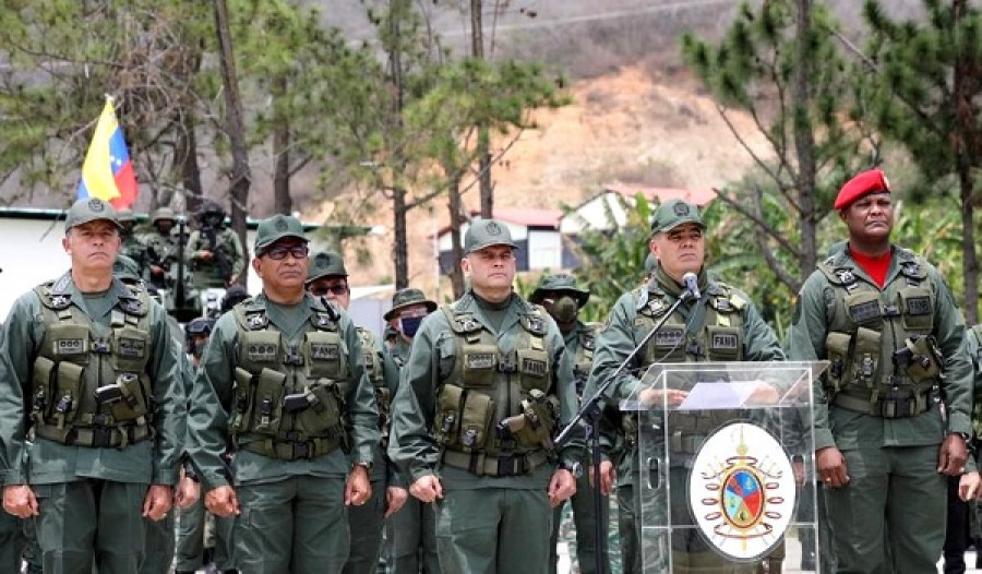 El ministro de Defensa, general Padrino, acompañado del Estado Mayor Superior. Foto: Ministerio del Poder Popular para la Defensa