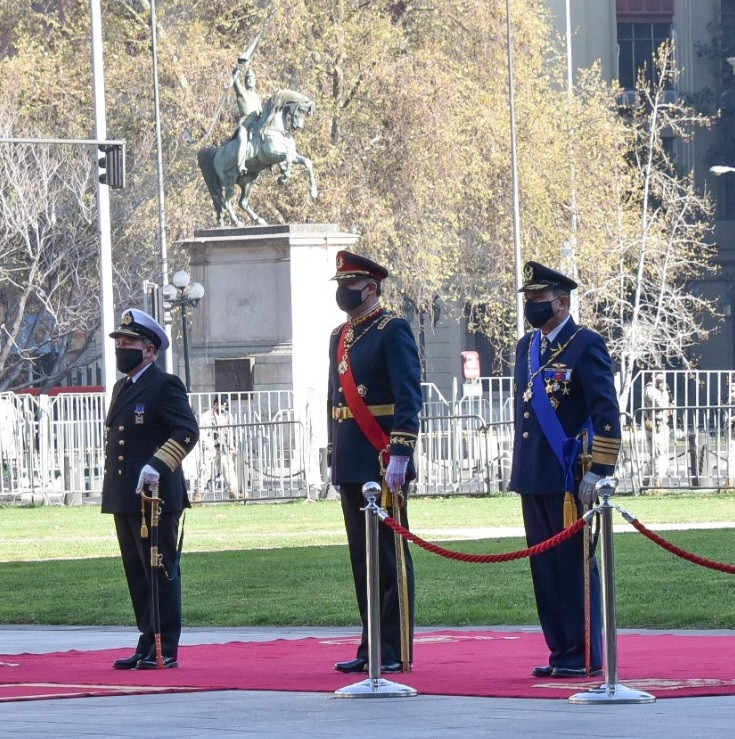 El almirante Leiva Armada, el general Martínez Ejército y el general Merino Fuerza Aérea. Foto: Ejército de Chile