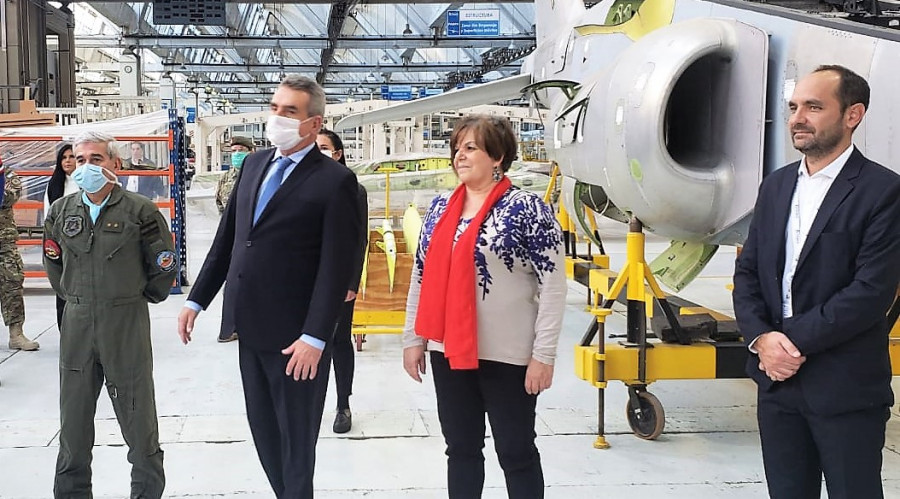 El ministro Agustín Rossi junto a la presidenta de Fadea, Mirta Iriondo. Foto: Fadea
