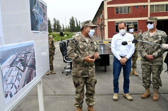 El vicealmirante Silvio Alva explica características del futuro Antepuerto del Callao. Foto: MGP