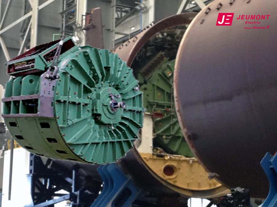 O motor elétrico de propulsão Jeumont Schneider EPM Magtronic, com 2.915 MW de potência.