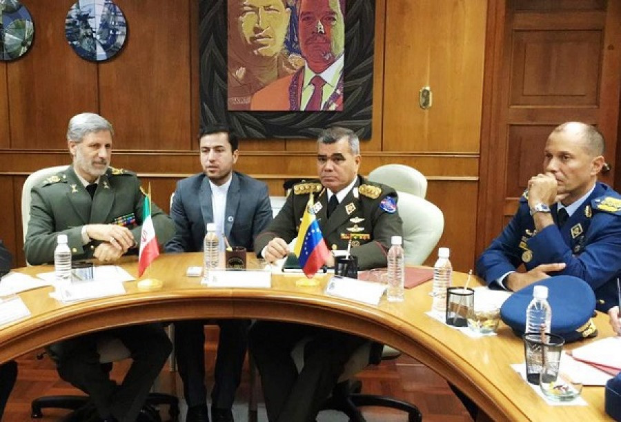 Los ministros de Defensa de Irán y Venezuela reunidos en Caracas, en 2019. Foto: Ministerio de Defensa de Venezuela