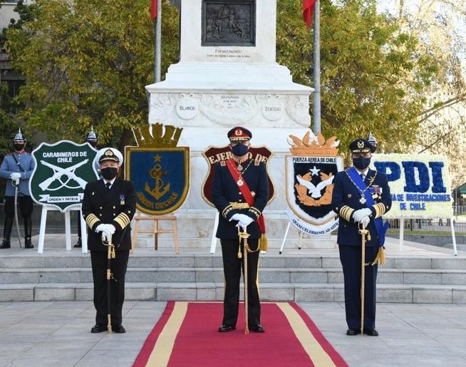 El almirante Leiva Armada, el general Martínez Ejército y el general Merino Fuerza Aérea. Foto: Ejército de Chile