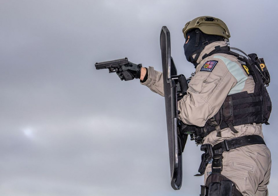 El escudo incorpora la última tecnología en materiales y entrega al usuario protección balística IIIA. Foto: United Shield International