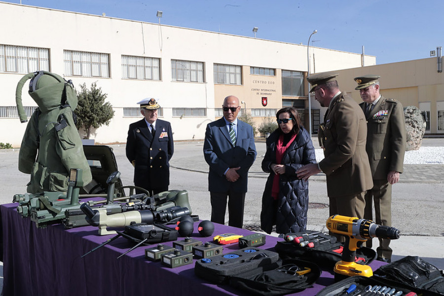 Exposición de material del Centro Internacional de Desminado CID. Foto: Ministerio de Defensa