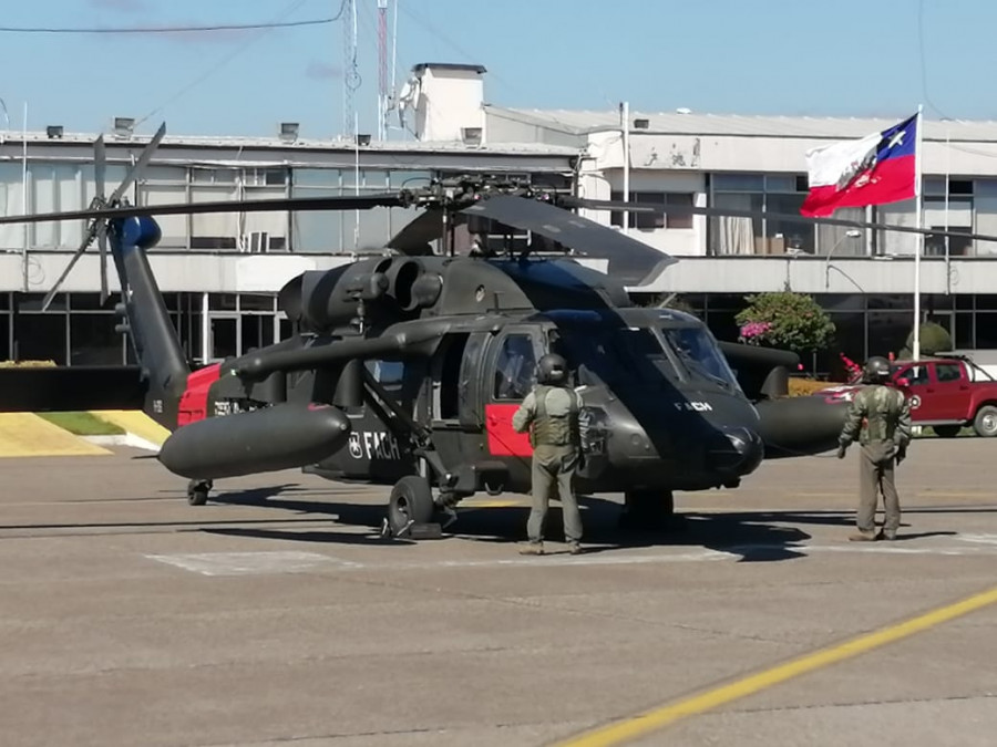 El mandatario abordó en Concepción un Black Hawk que lo llevó hasta la base naval Talcahuano. Foto: FACh