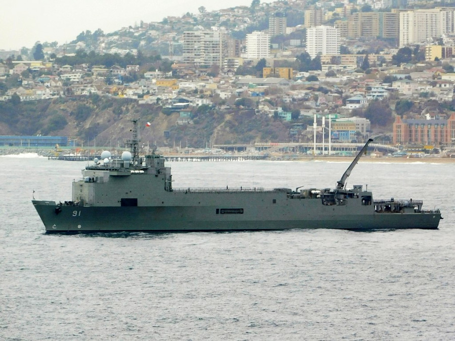 El LSDH-91 Sargento Aldea tras su arribo en la bahía de Valparaíso. Foto: Fernando Espinoza