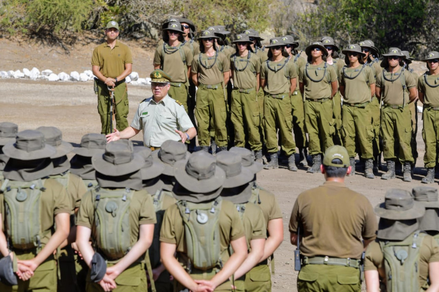 Sumado al intercambio, la formación policial de Carabineros podría ser modificada. Foto: Carabineros