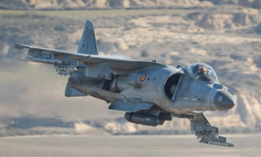 Caza Harrier en el polígono de tiro de las Bardenas Reales. Foto: Armada española