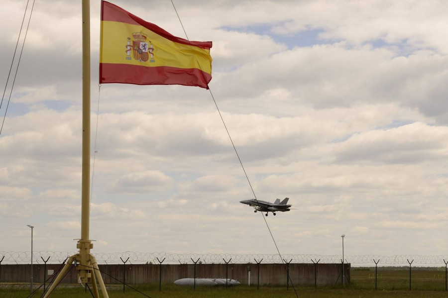 Caza de combate F-18 en Lituania. Foto: Emad