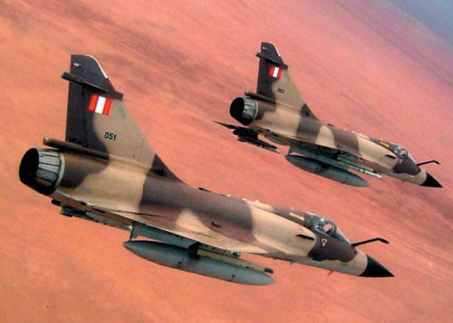Cazas Mirage 2000 de la FAP con anterior esquema de pintura. Foto: FAP