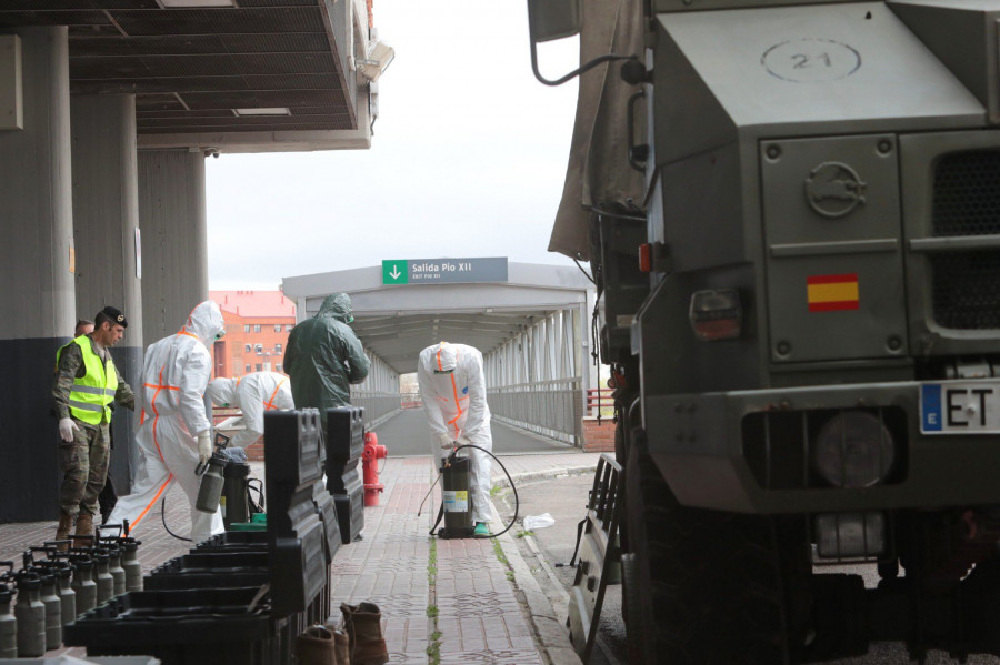 Militares realizan tareas de desinfección en la estación de Chamartin de Madrid. Foto: Ministerio de Defensa