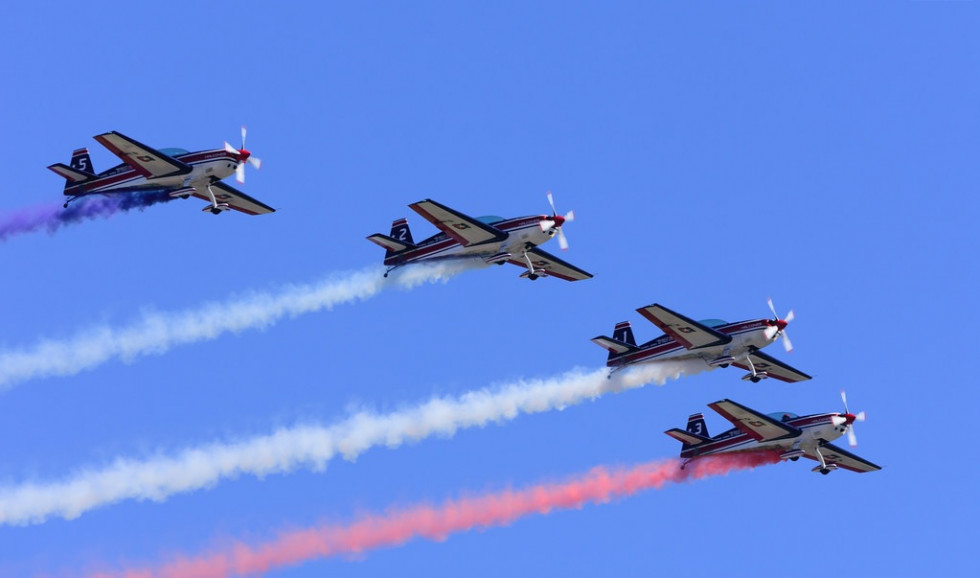 Paso de los cuatro aviones Extra 300L en formación. Foto: Guillermo SánchezFGMedia