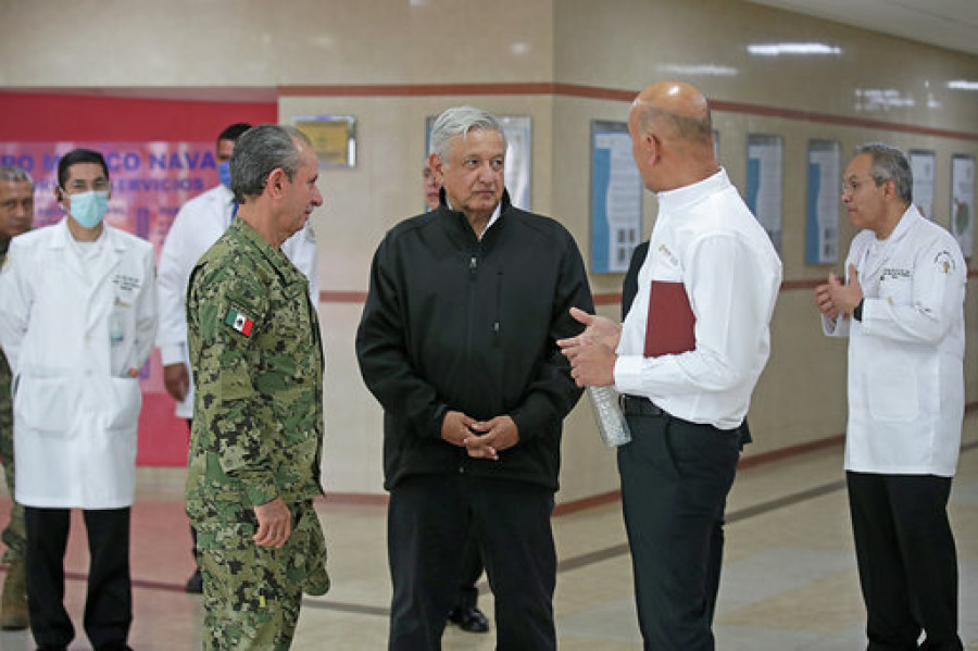 El presidente López Obrador visita las instalaciones del Centro Médico Naval. Foto: Secretaría de Marina