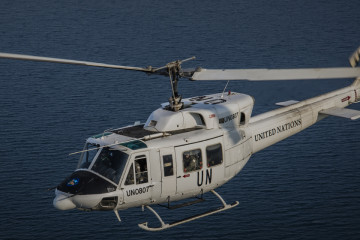 Uno de los Bell 212 de la FAU vistiendo colores de la ONU. Foto: FAU