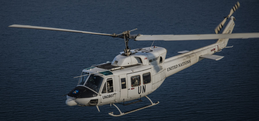 Uno de los Bell 212 de la FAU vistiendo colores de la ONU. Foto: FAU