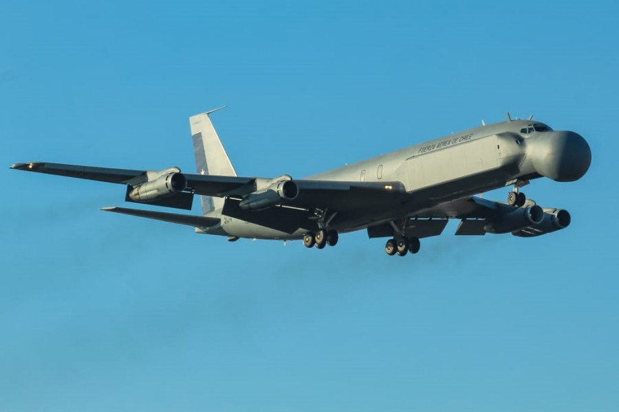 El Boeing EB-707 Cóndor de la FACh con su nuevo esquema aplicado por Enaer. Foto: Carlos González