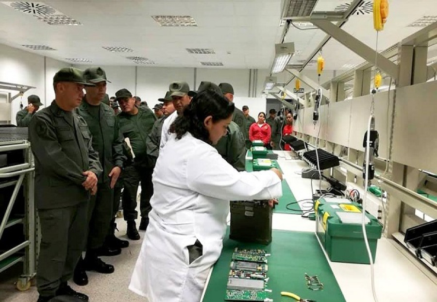 Planta de equipos de comunicación de Cavim en Aragua. Foto: Ministerio de la Defensa