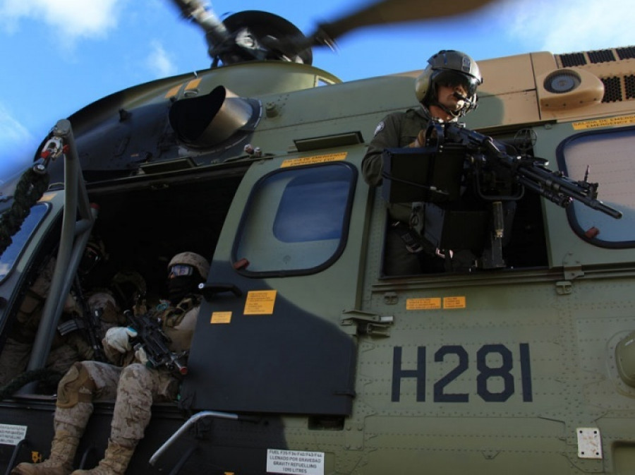 Helicóptero AS532 Cougar de la Bave brinda apoyo a la BOE Lautaro en el ejercicio Leftraru 2017. Foto: Ejército de Chile