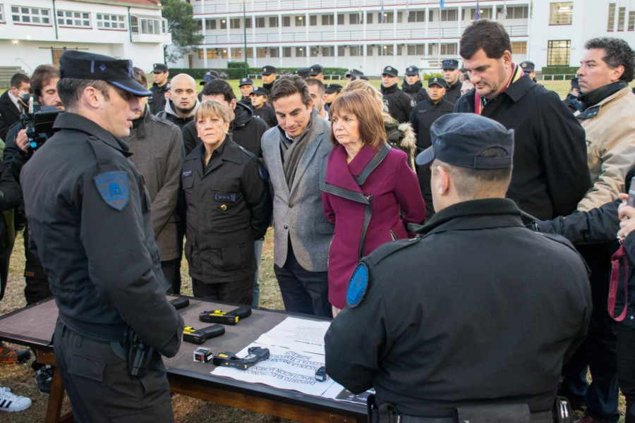 La ministra de Seguridad, Patricia Bullrich, supervisando la capacitación. Foto: Ministerio de Defensa.