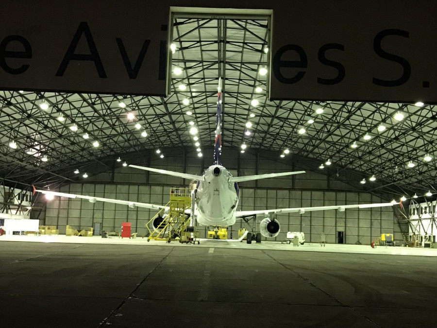 Un A320 comercial en uno de los hangares de Fadea. Foto: Fadea