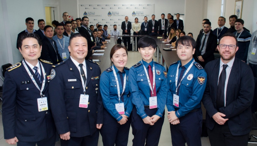 Los capacitadores de la Policía Nacional de Corea. Foto: Ministerio de Seguridad