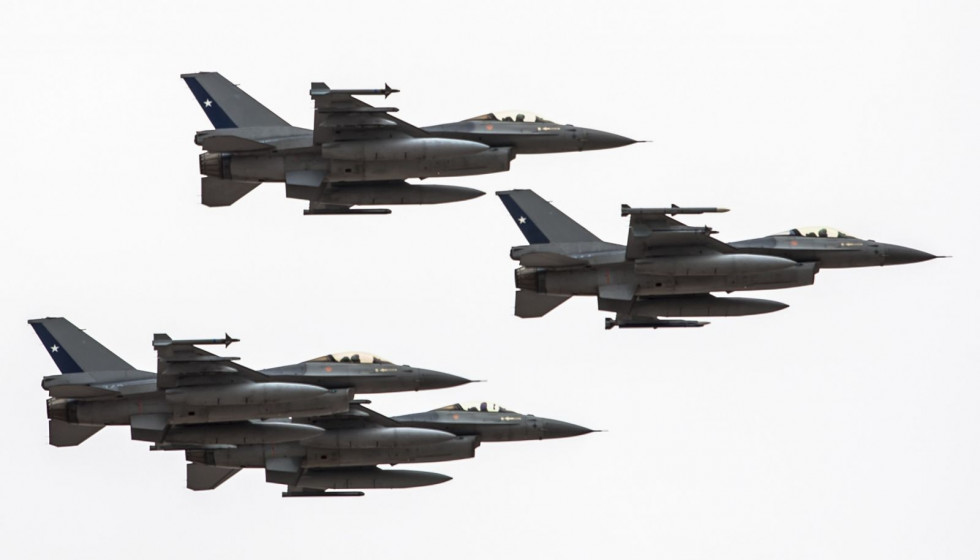 Los Lockheed Martin F-16 MLU de la FACh portan misiles Amraam y Sidewinder. Foto: Ricardo RodríguezGORE Antofagasta