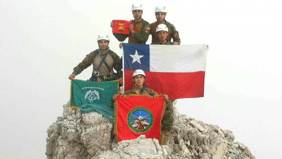 Los montañeses y boinas verdes de la cordada que representó a Chile en Lavaredo 2019. Foto: Ejército de Chile