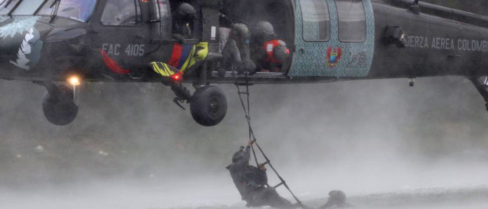 UH-60A de la FAC en simulación de rescate. Foto Fuerza Aérea Colombiana.