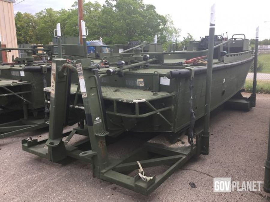 O BEB tipo MKII junto ao berço do tipo IBC: prontos para transporte.