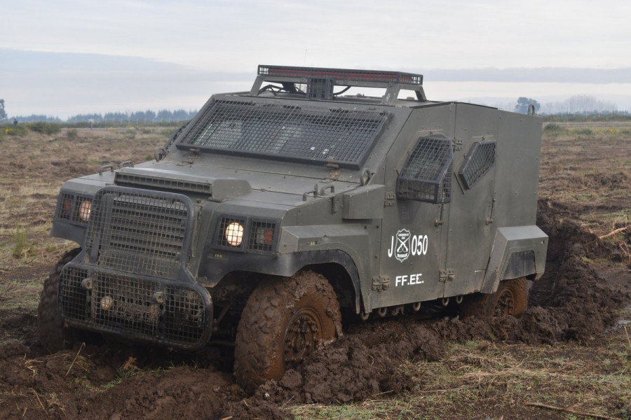 Las FFEE de Carabineros emplean los Panhard PVP 4x4 como vehículos de reacción táctica. Foto: Carabineros