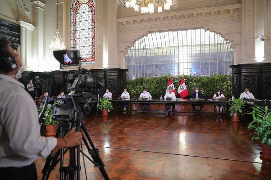 Vizcarra y varios ministros anuncian la ampliación de las medidas de excepción por el Covid-19. Foto: Presidencia de Perú