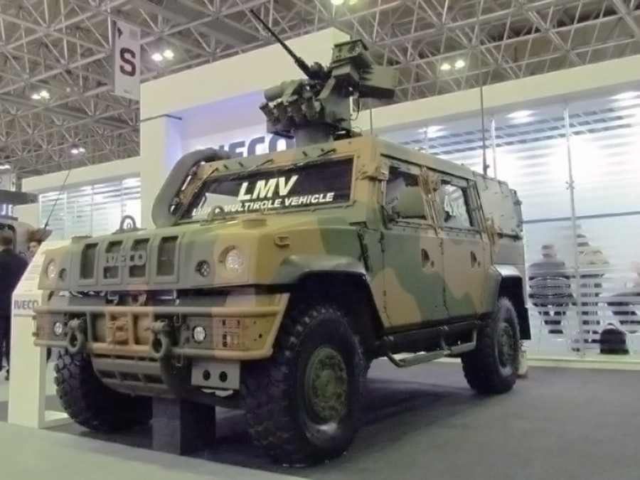 Iveco LMV 4x4 equipado con ametralladora RWS Remax 12.7 mm. Fotos: Diretoria de FabricaçãoIveco