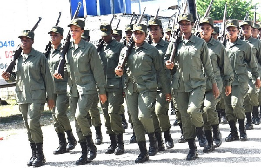 Pelotón femenino Marie Jeanne´ del nuevo Ejército haitiano. Foto: Ministère de la Défense d'Haïti.
