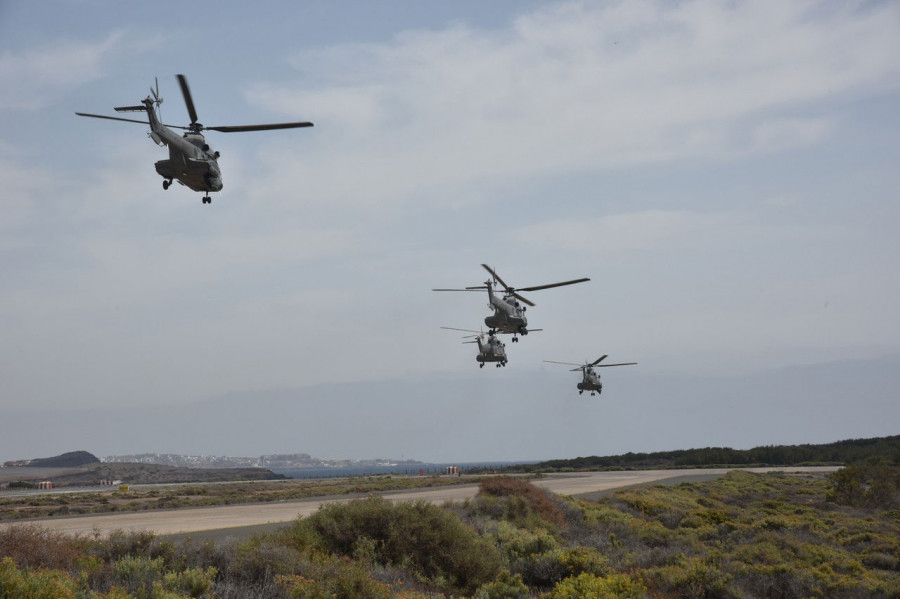 Los cuatro nuevos Super Puma en Gando. Foto: Ejército del Aire