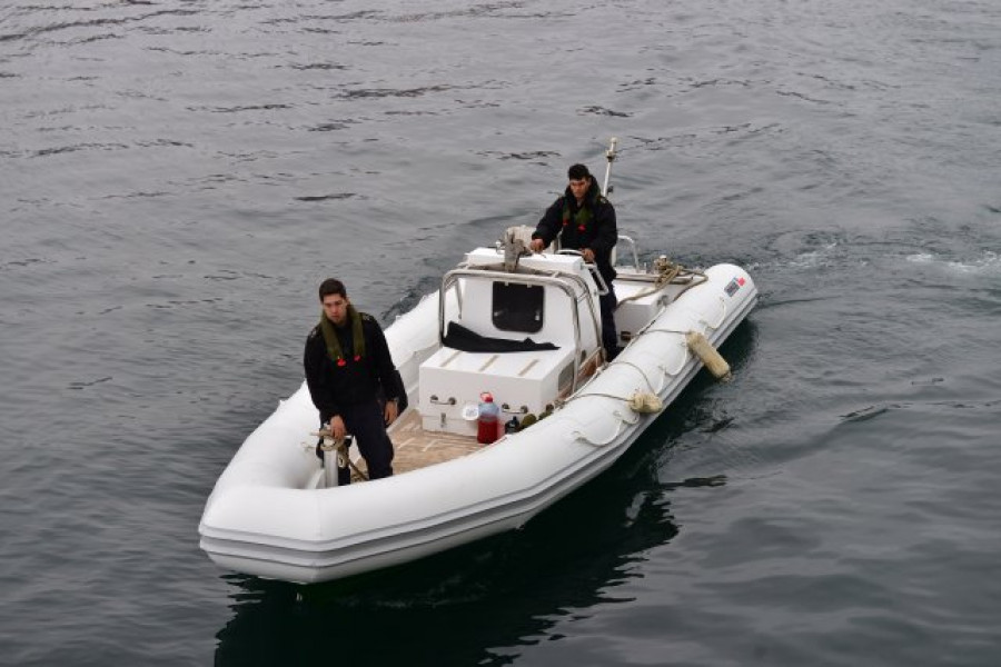 El nuevo bote Pumar reforzará las capacidades de rescate del BE-43 Esmeralda. Foto: Armada de Chile
