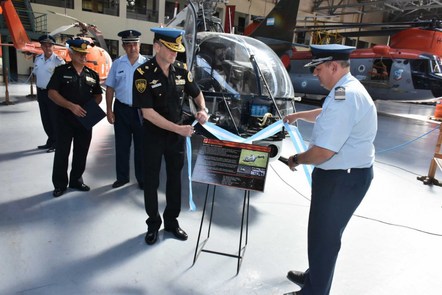 Ceremonia de entrega del helicóptero de la Policía Federal Argentina. Foto: Ministerio de Defensa de Argentina