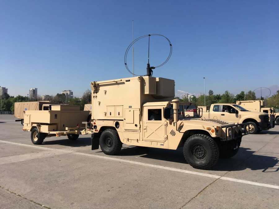 AM General HMMWV M1113 con shelter de telecom y detección de la FACh. Foto: Óscar E. AránguizInfodefensa.com