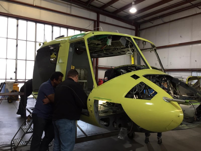 El Bell 212 siendo refaccionado en Estados Unidos Foto: Fuerza Aérea Uruguaya.