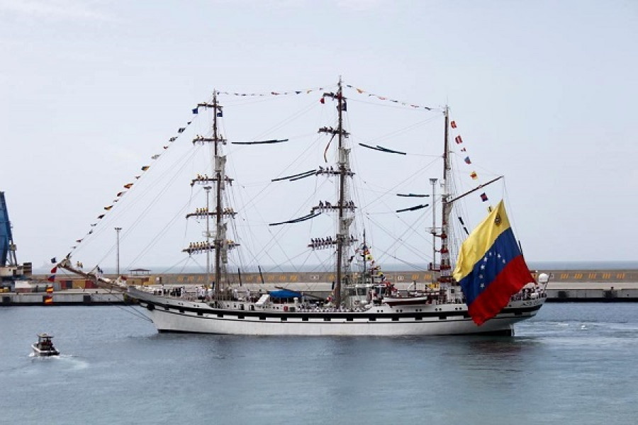 El buque escuela Simón Bolívar´ BE-11 zarpando del puerto de La Guaira, el 11 de mayo. Foto: Armada de Venezuela.