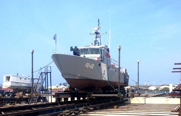 El patrullero Serreta´ durante el proceso de varada en la plataforma del astillero. Foto: Ucocar.